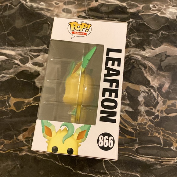 Leafeon Pokemon Funko Pop (866) - Lightly Used with Original Box - Picture 7 of 15